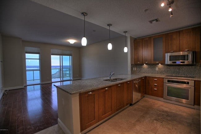Building Photo - 1431 Riverplace Blvd