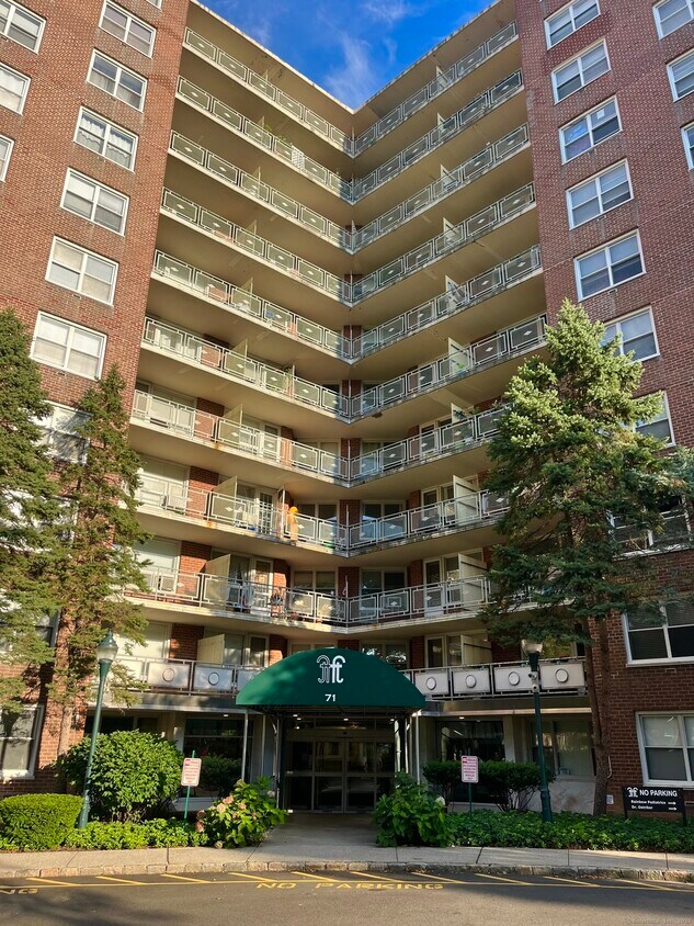 Primary Photo - 71 Strawberry Hill Ave