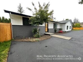 Building Photo - 1329 Beach Ave