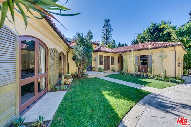 Foto del edificio - 9530 Hidden Valley Rd