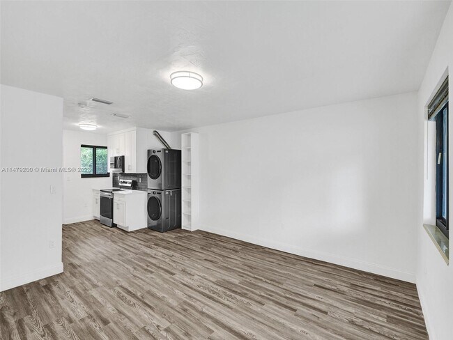 Foto del edificio - 1021 NE 110th St