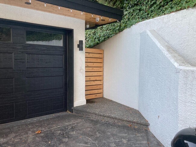 Photo du bâtiment - 13520-1355A 55 A Ave