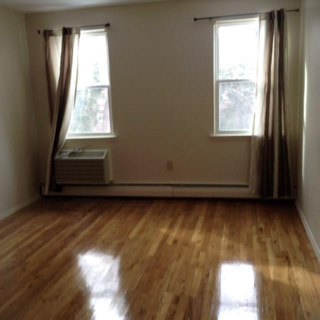 Foto del edificio - 1264 E 69th St