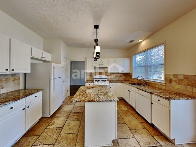 Foto del edificio - 4505 Glenaire Dr NW