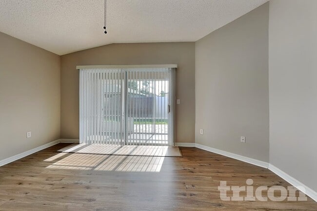 Building Photo - 11749 Lynmoor Dr