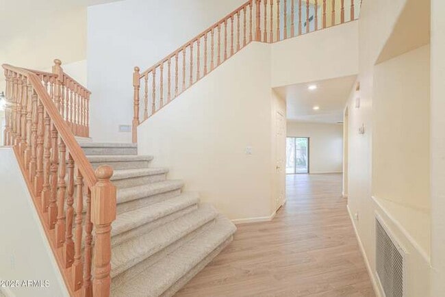 Building Photo - Stunning Cobble Creek II home with pool an...