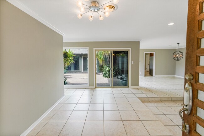 Foto del edificio - 4942 Cherry Hills Dr