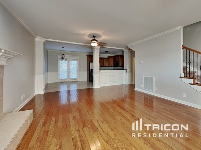 Foto del edificio - 3125 Hidden Creek Dr