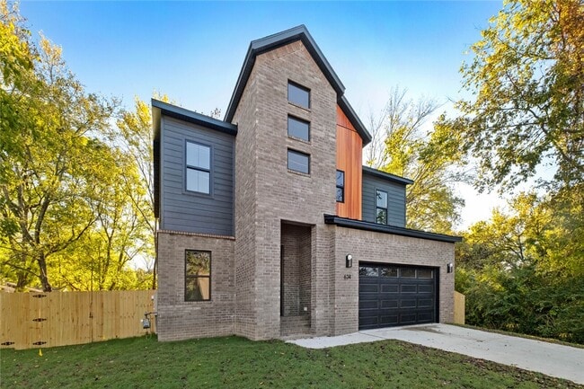Foto del edificio - 634 S Happy Hollow Rd