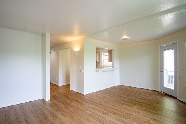 Foto del edificio - Bright & Spacious 2-Bed/2 Bath with W/D, D...
