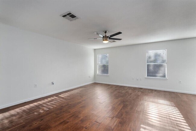 Building Photo - 3516 Sand Dunes Ave