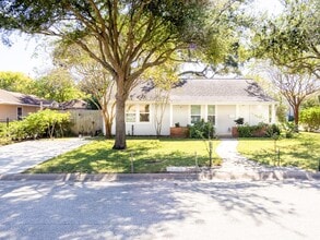 Building Photo - 127 Pompano Ave