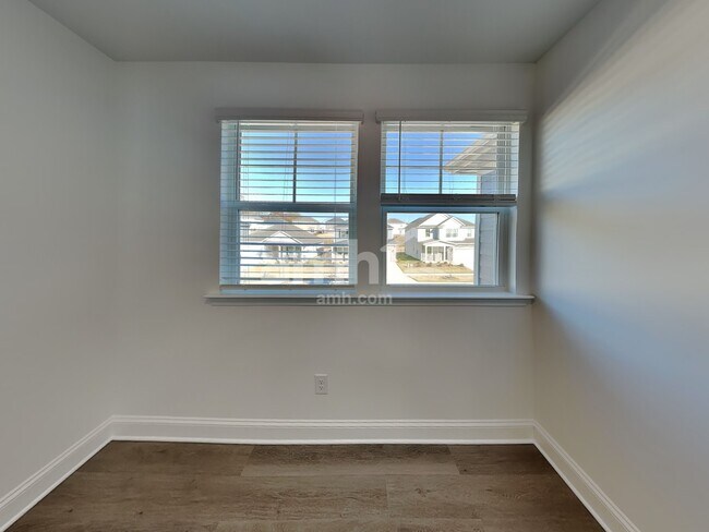 Foto del edificio - 3513 Jefferson Cor Ln