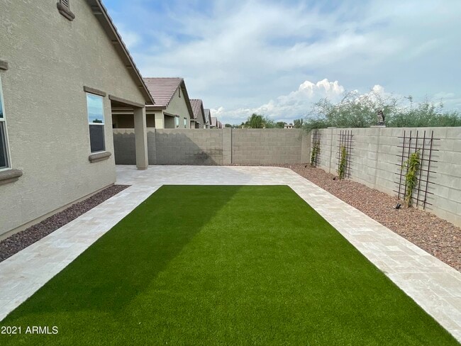 Foto del edificio - 6158 W Orchid Ln