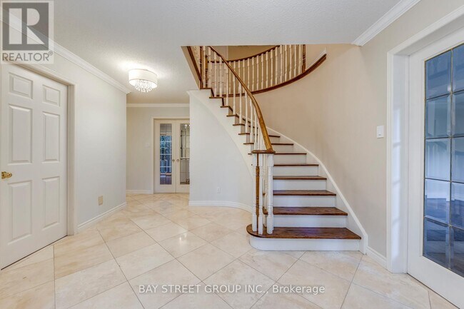 Building Photo - 1322 Roseberry Crescent