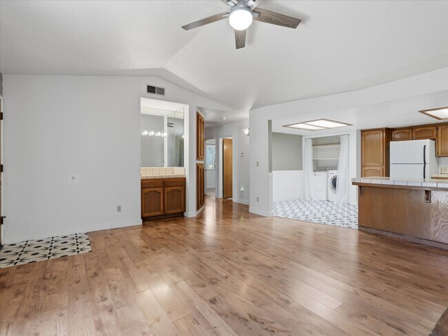 Foto del edificio - 49400 River Park Rd