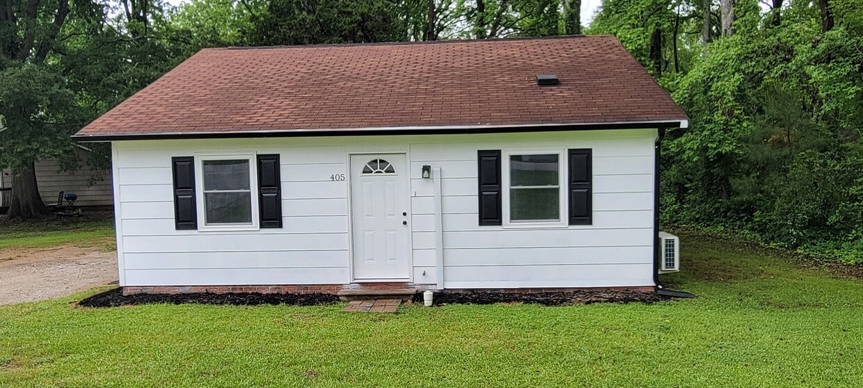 Primary Photo - 405 Blyth Rd