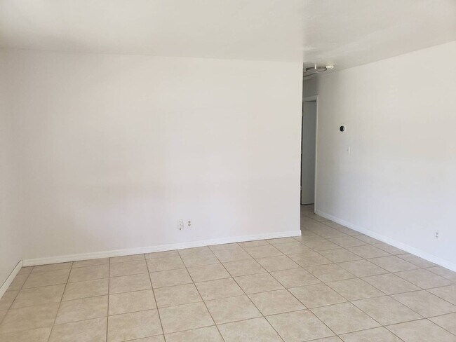 Foto del edificio - 2/2/1 Single Family Home Available NOW!
