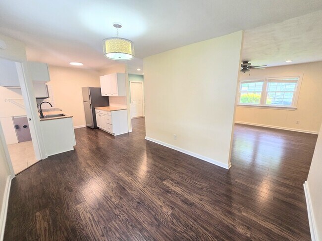 Building Photo - 3109 Bowling Green Dr