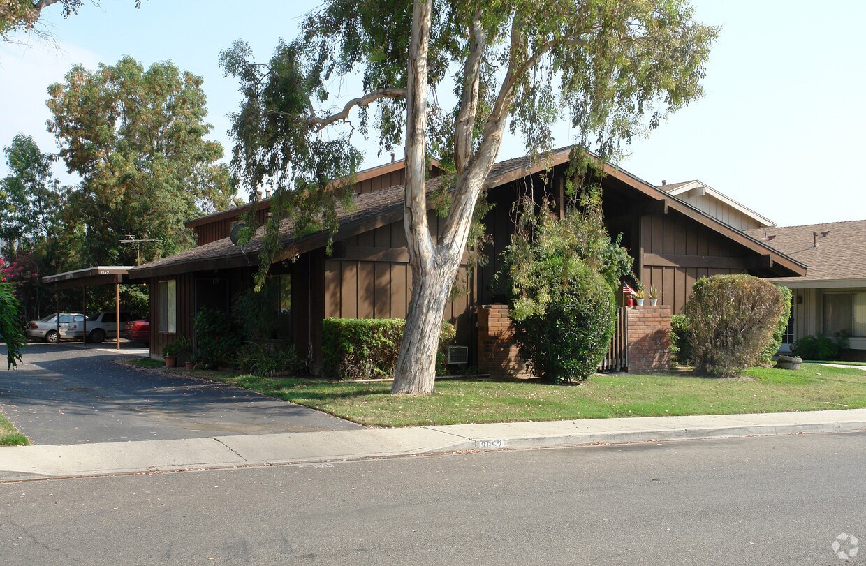 Foto del edificio - 2652 E Phipps Ave