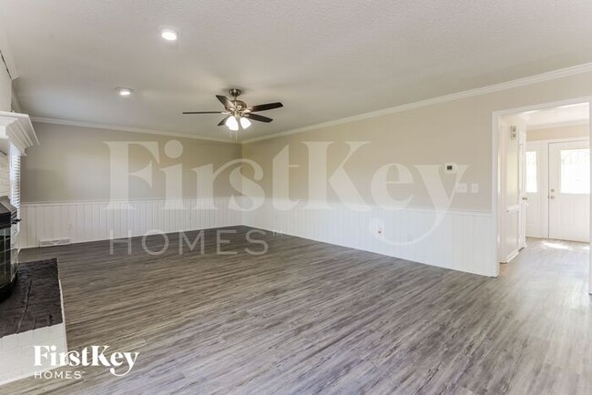 Building Photo - 6021 Woods Edge Ln
