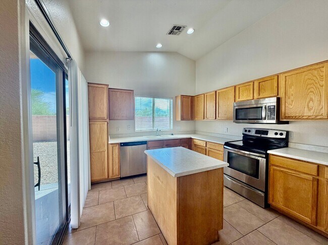 Foto del edificio - 9323 W Harmony Ln