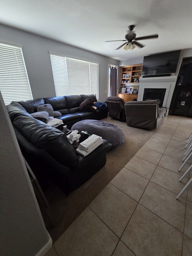 Building Photo - "Spacious 5-Bed home with 4 Baths Home for Rent!
