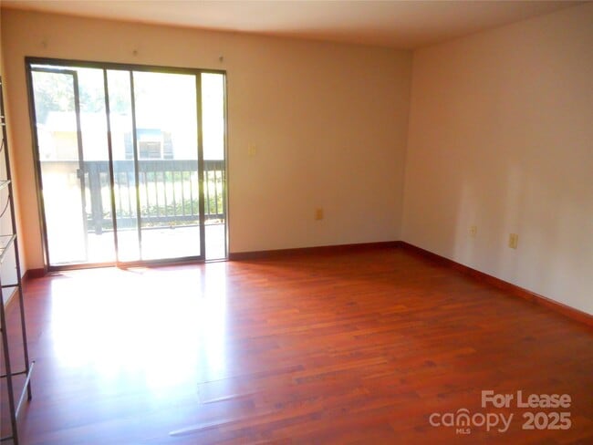 Foto del edificio - 5016 Sardis Rd