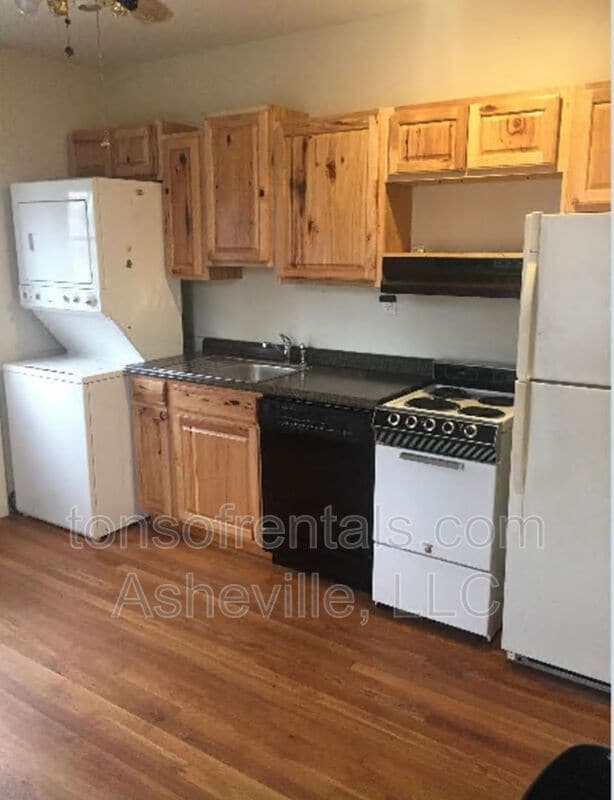 Primary Photo - 123 Oakdale St