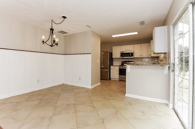 Building Photo - 516 Carrington Ct