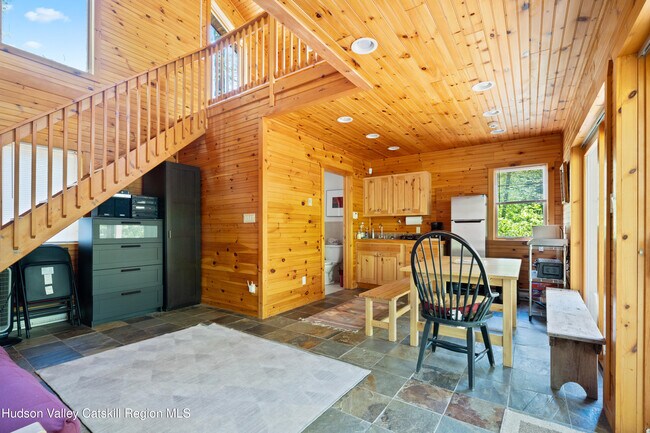 Foto del edificio - 537 Mossy Hill Rd