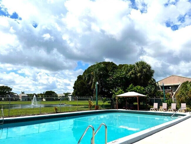 Foto del edificio - 10 N Crossings Cir