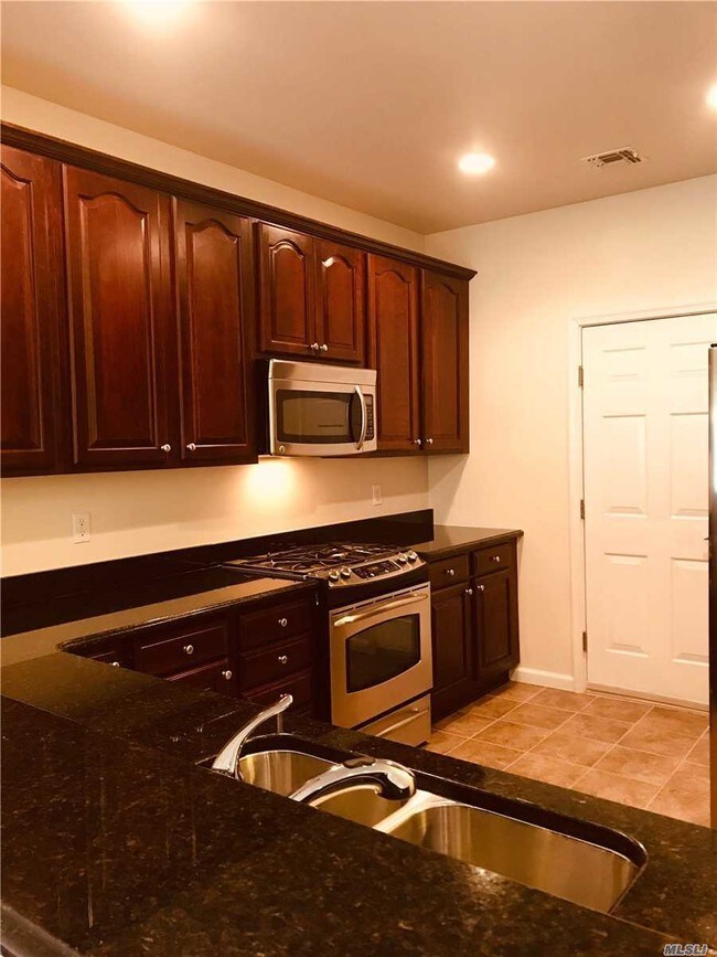 Building Photo - 179 Southampton Dr