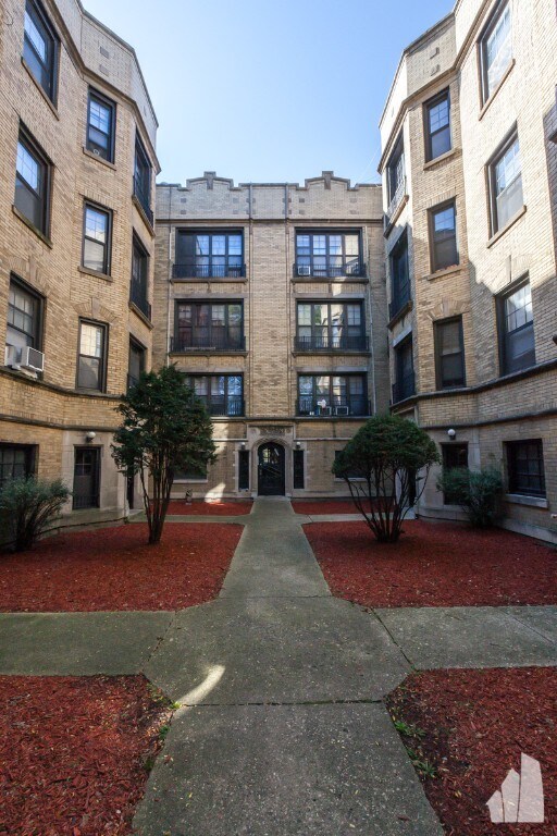 Foto principal - 6364 N Hermitage Ave