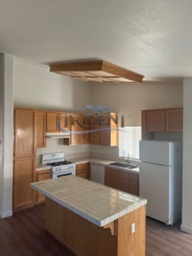 Foto del edificio - 4 bedroom 2 bath near schools and parks