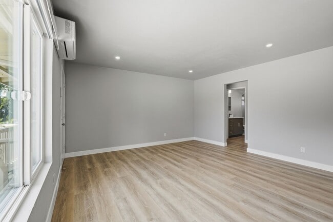 Building Photo - 381-385 Riverside Drive