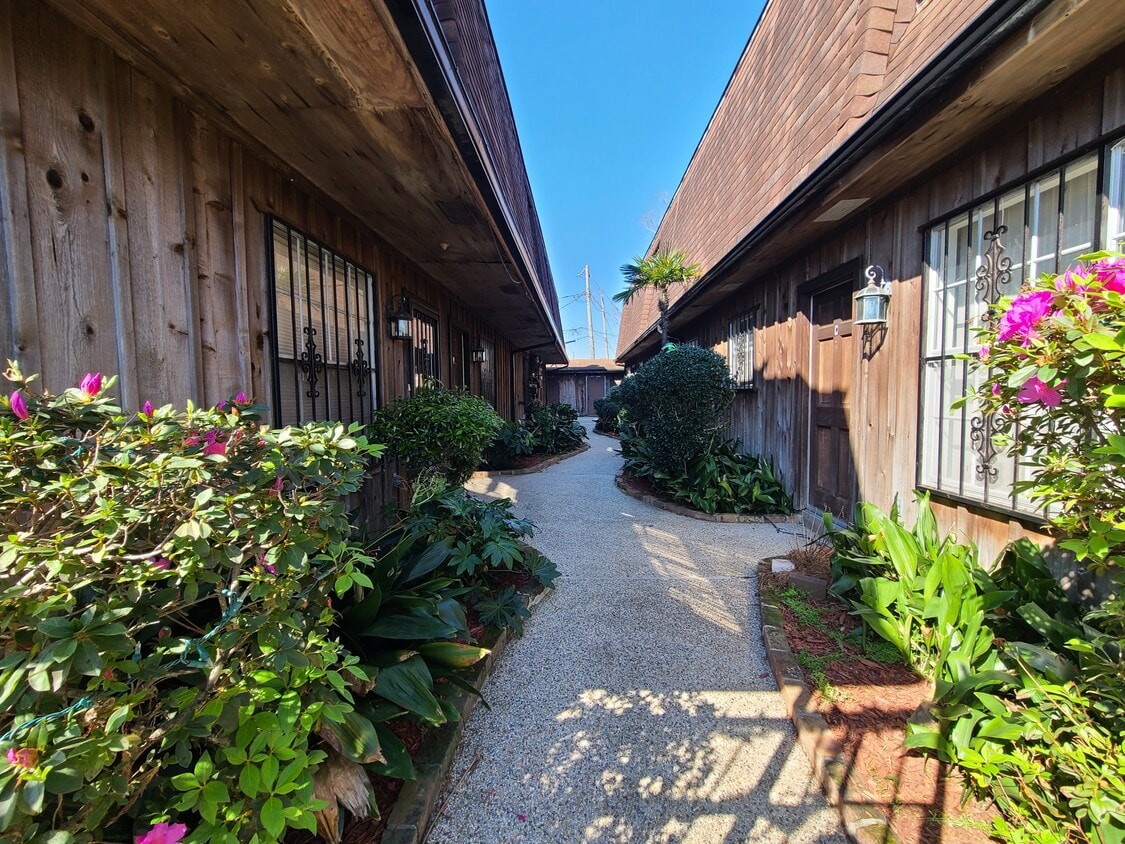 Primary Photo - 9 Whitney Ave