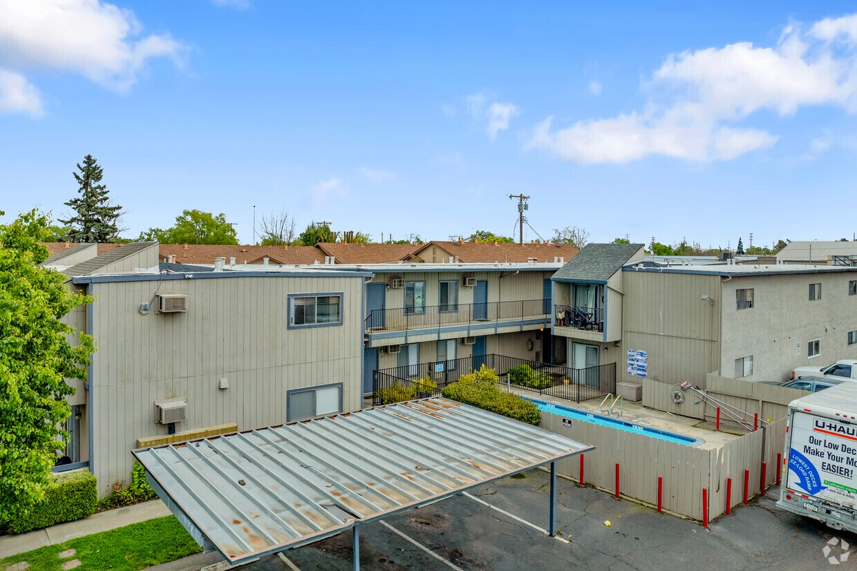 Primary - 610 E Pine St
