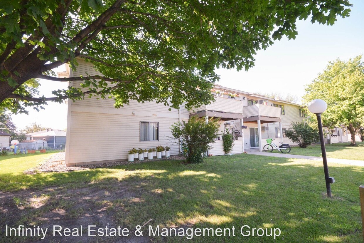 Primary Photo - 2 br, 1.5 bath House - 2106 Valleyhigh Dr ...