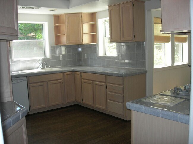 Foto del edificio - Lovely 2 story Home Walk to Downtown Grass...