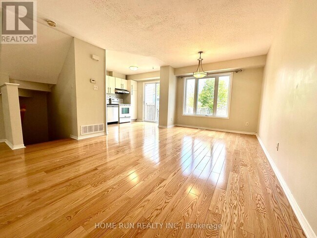 Building Photo - 135 Kinross Private