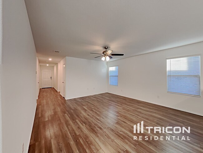 Foto del edificio - 907 Lady Bird Street Ennis TX