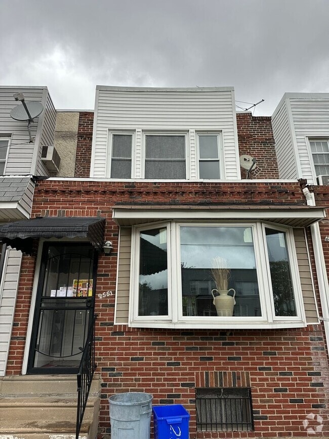 Building Photo - 2551 S 67th St