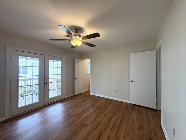 Foto del edificio - 1307 Leacrest Dr