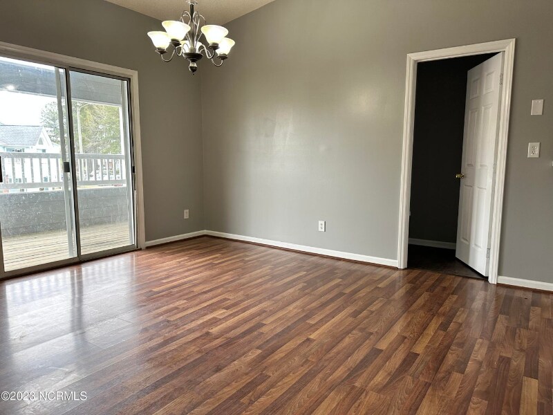 Building Photo - 113 Breezewood Dr