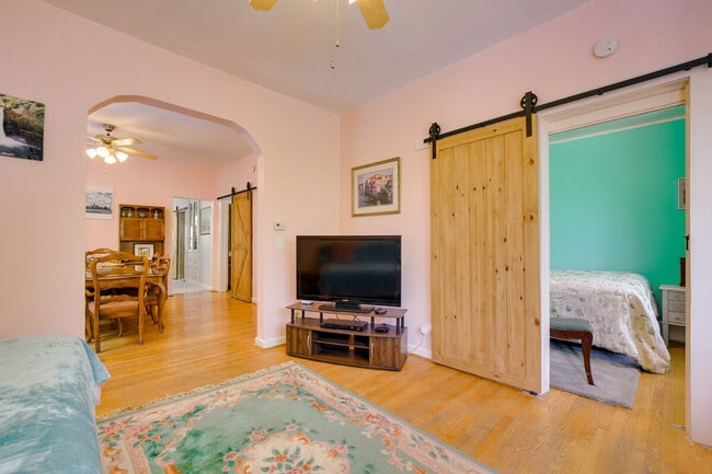 Building Photo - 1810 N Albany Ave