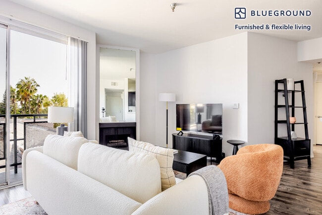 Foto del edificio - 1443 N Fuller Ave