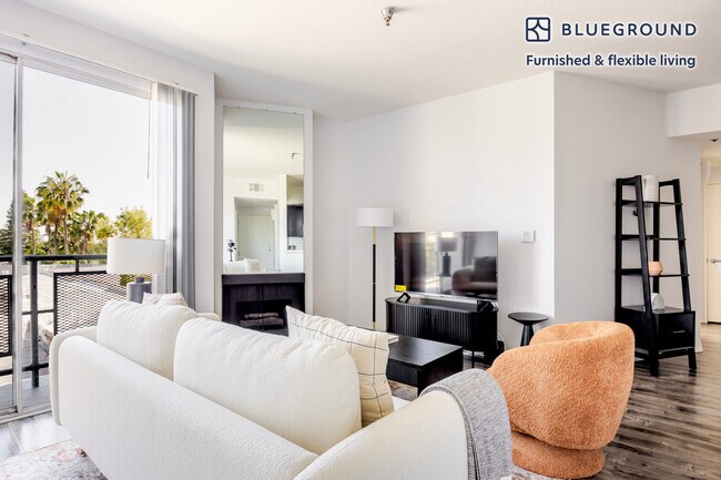 Building Photo - 1443 N Fuller Ave