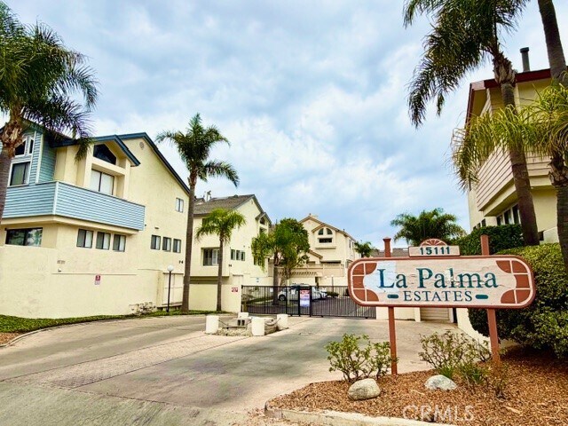 Foto del edificio - 15111 Freeman Ave