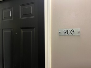 Building Photo - 300 S Duval St